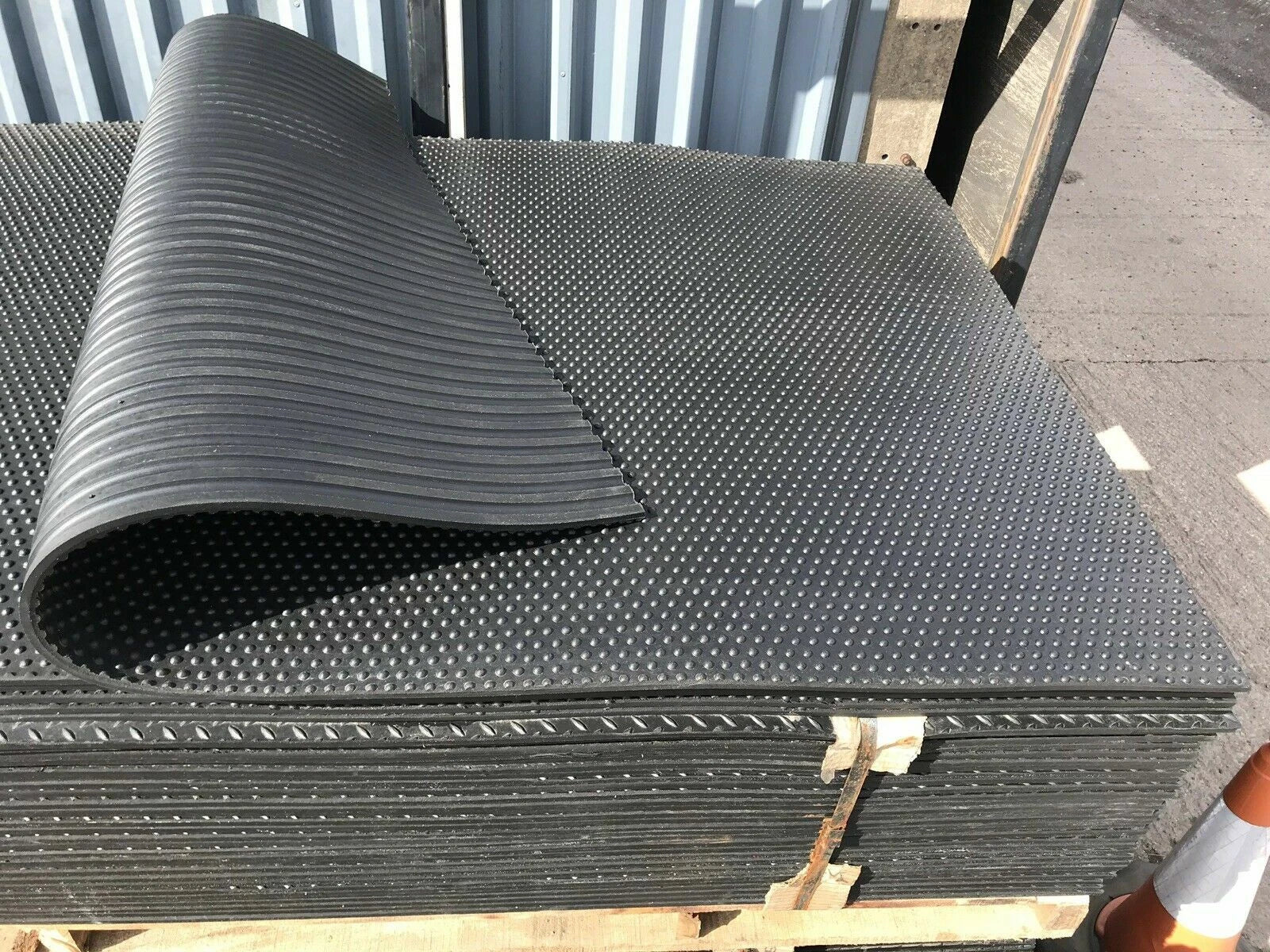 Rubber Floor Gym mats, Commercial Flooring 12mm(6ftx4ft) Foot Bubble Top Pattern