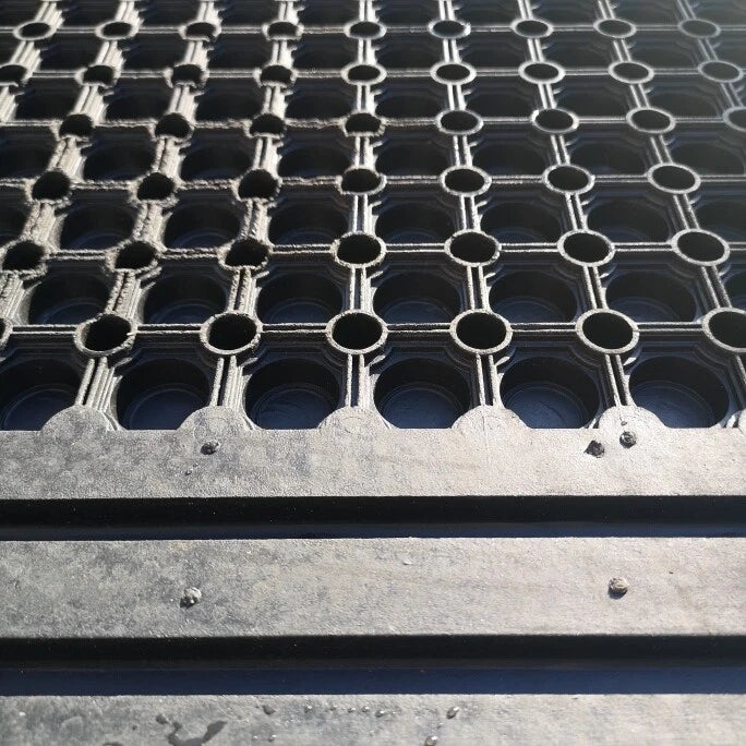 Cow & Stable Mats | Cushioned Hammertop 23mm Rubber Straight Edge | 6ft x 4ft