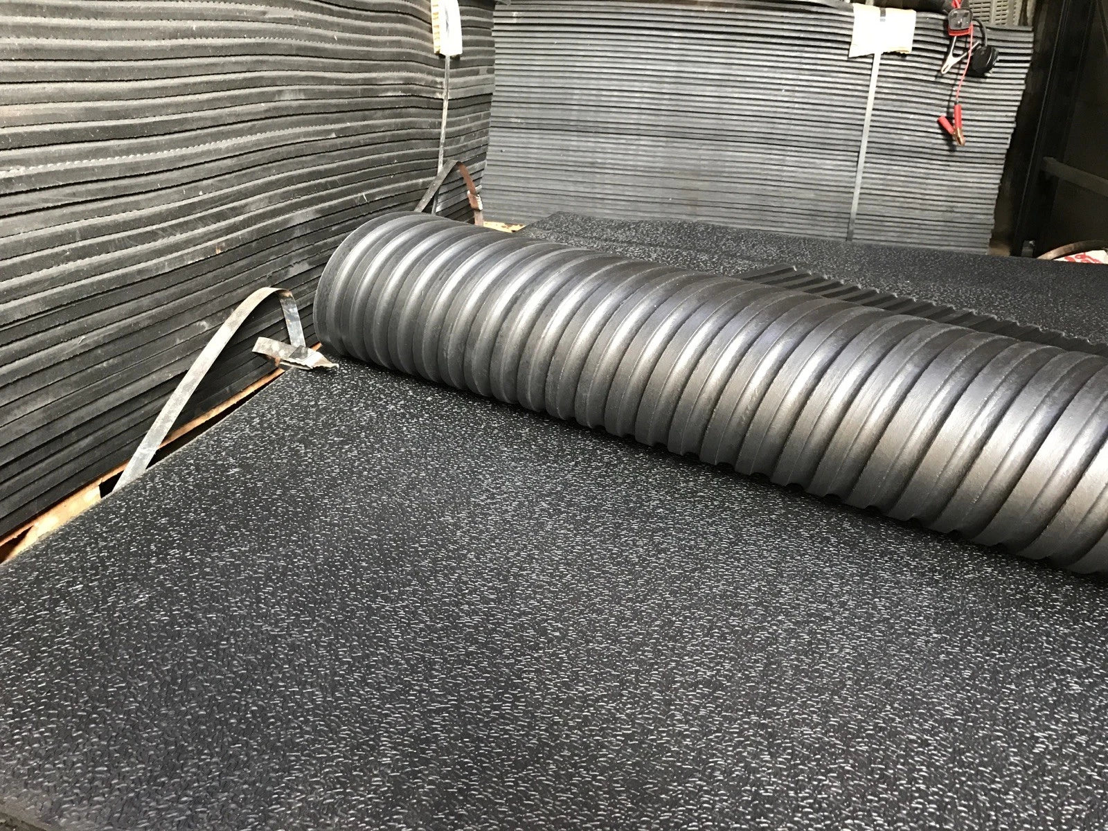Rubber Commercial Flooring 12mm(6x4) Foot Amoeba Top Design/Multipurpose Use