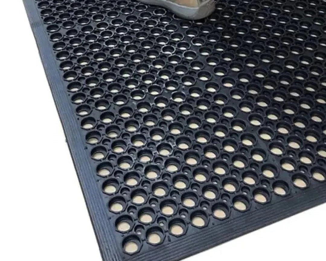 Heavy-Duty Anti-Slip Industrial Hollow Rubber Mat – 10m x 90cm