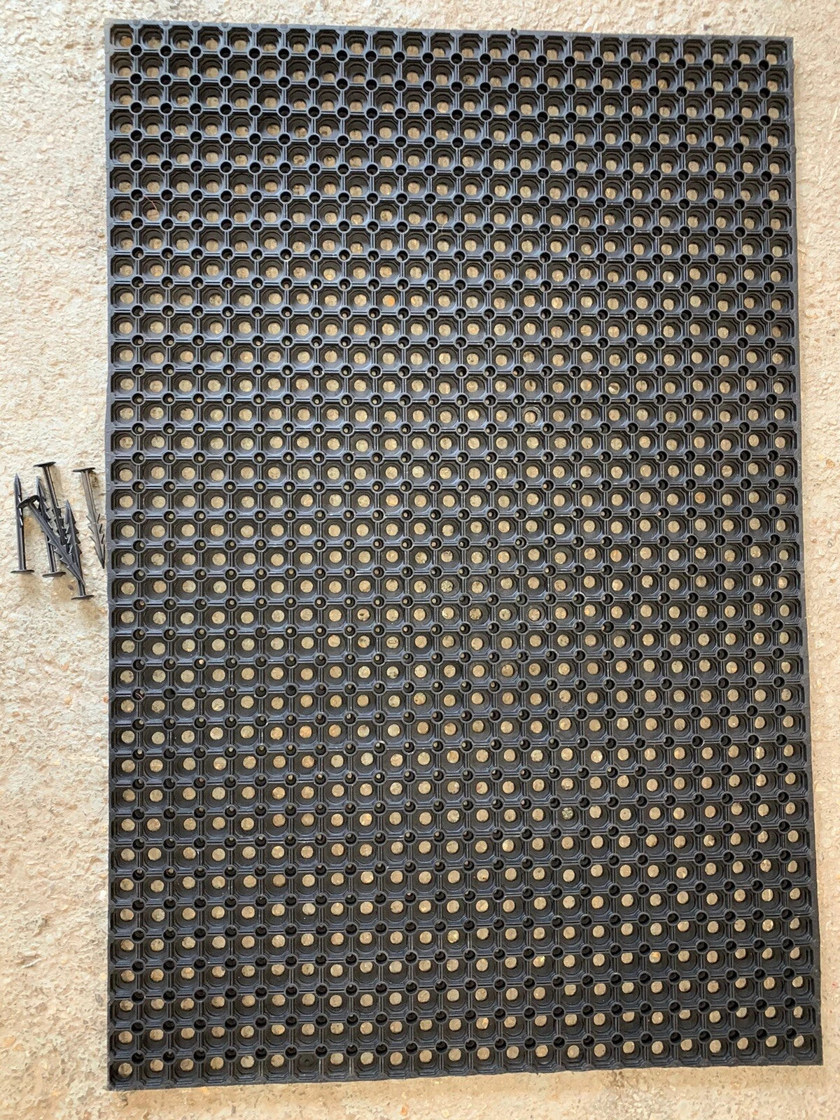 Rubber Grass Mat Horse Stable  1500mm x 1000mm x 22mm FREE Fixings FREE Delivery