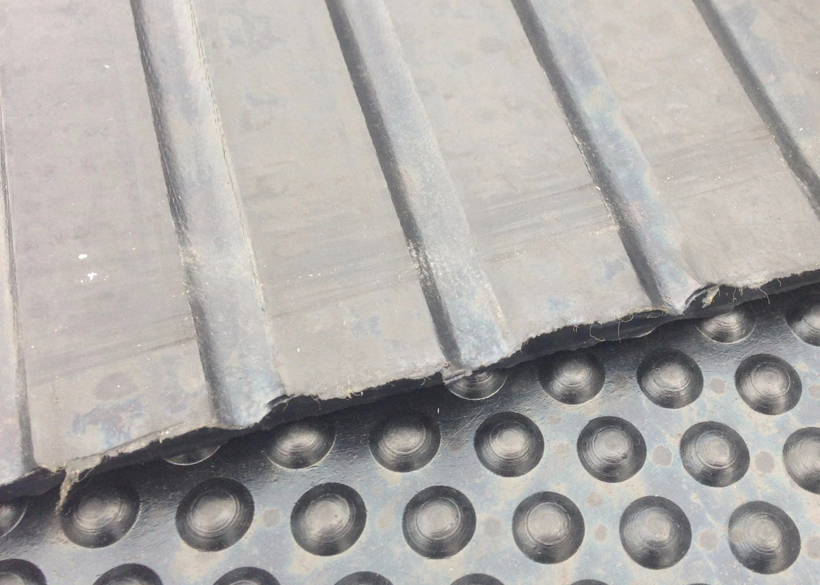 12 Mat Offer | Bubbletop Rubber Stable Matting 6ft x 4ft 12mm Horse Mats |