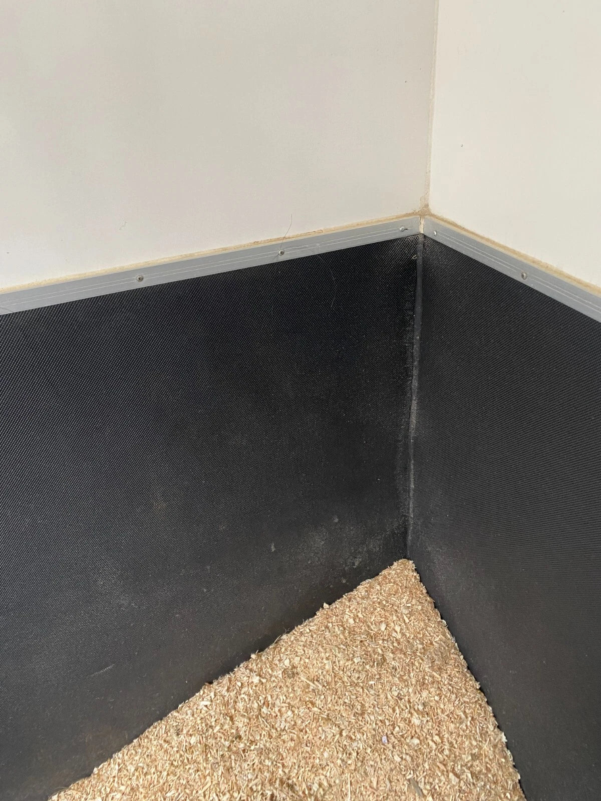 
Stable Wall Mat Horsebox Trailer EVA 6ft x 4ft x 10mm Equine Pony easy to fix
