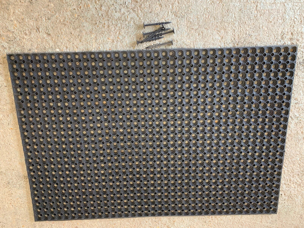Rubber-Grass/Pathway/Ponies Mats 1500mm x 1000mm x 22mm x Fixings