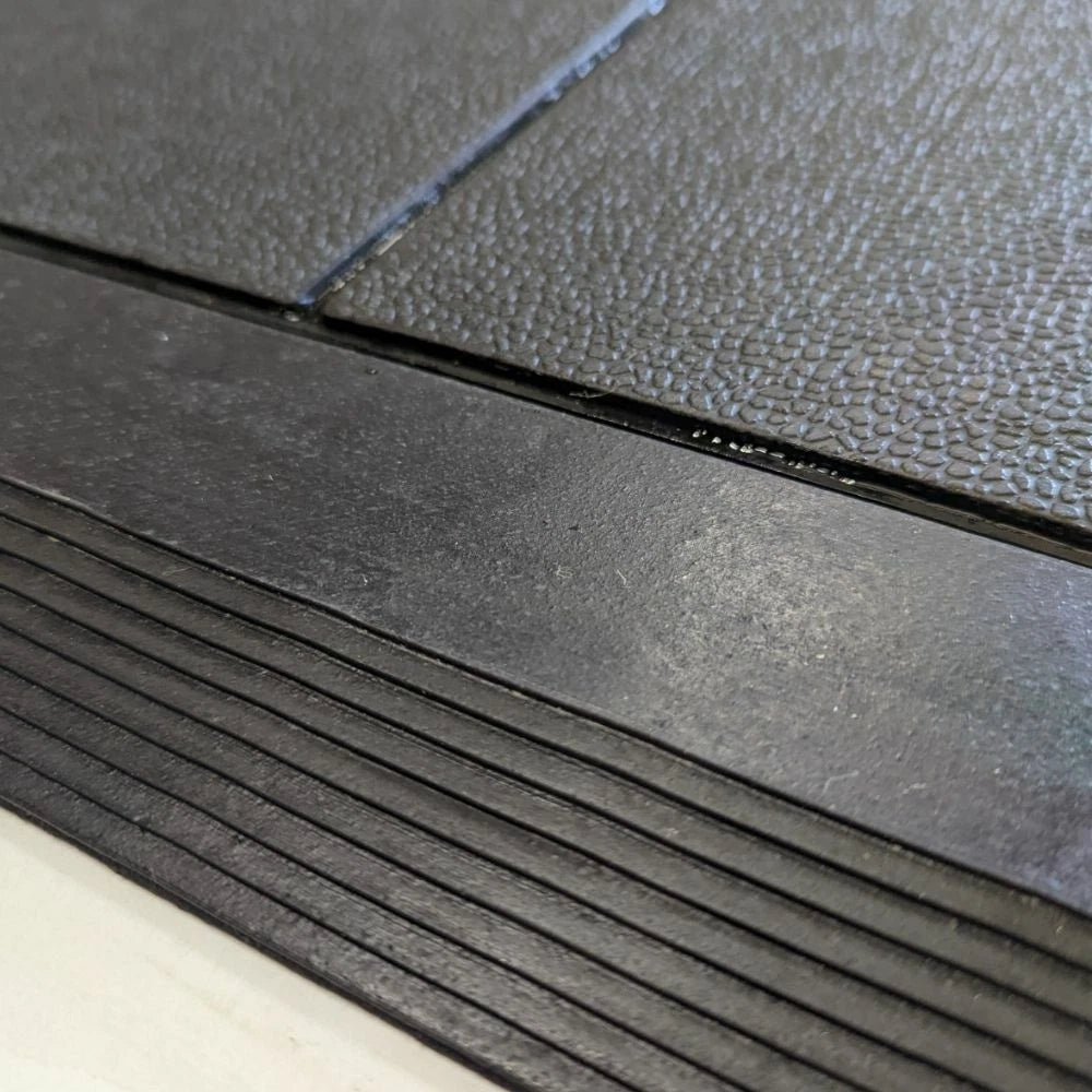 Interlocking Rubber Gym Mat Floor Tiles 90cm x 90cm x 14mm & Edge Strips