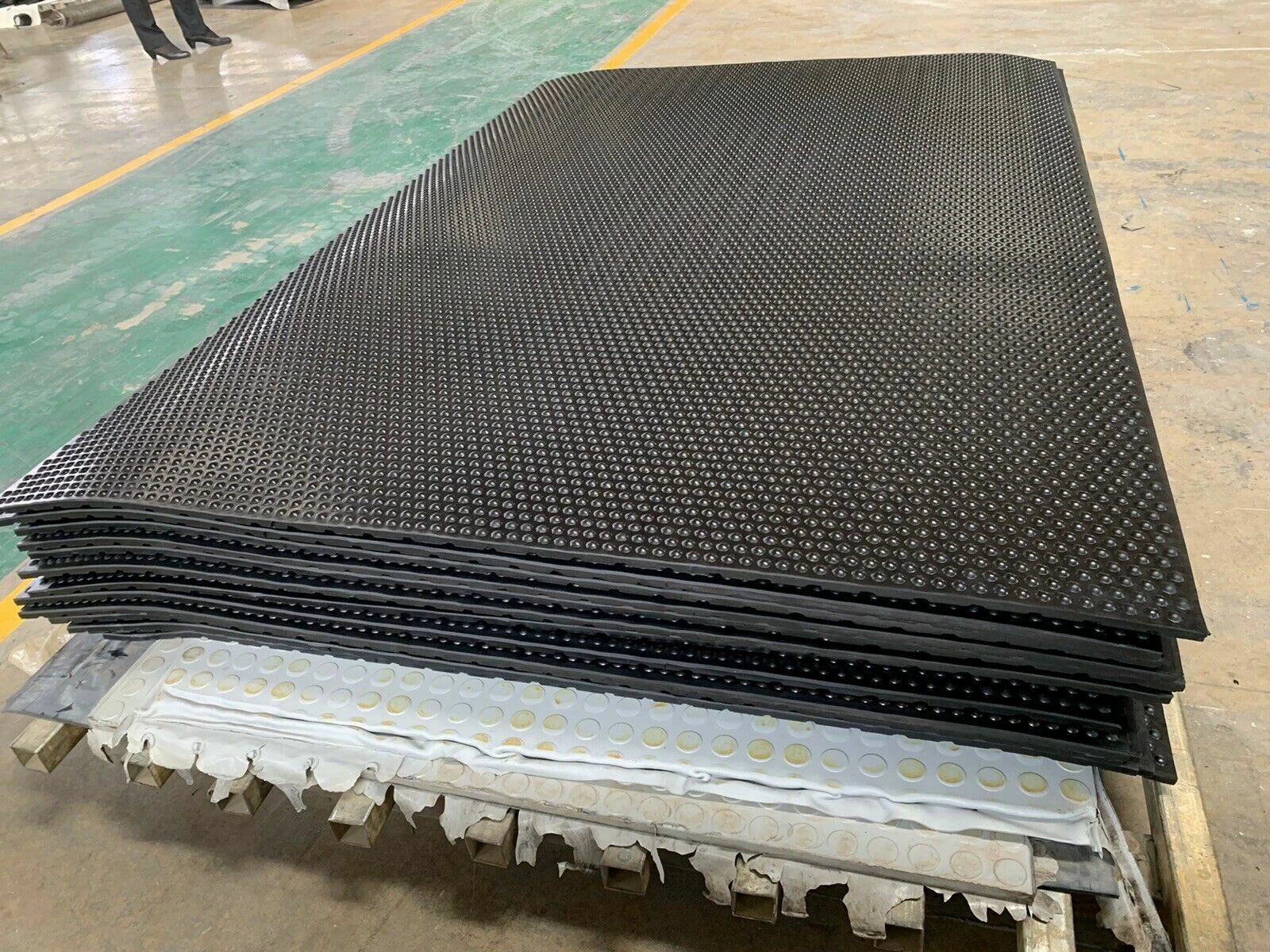 Rubber Floor Gym mats, Commercial Flooring 18mm(6ftx4ft) Foot Bubble Top Pattern