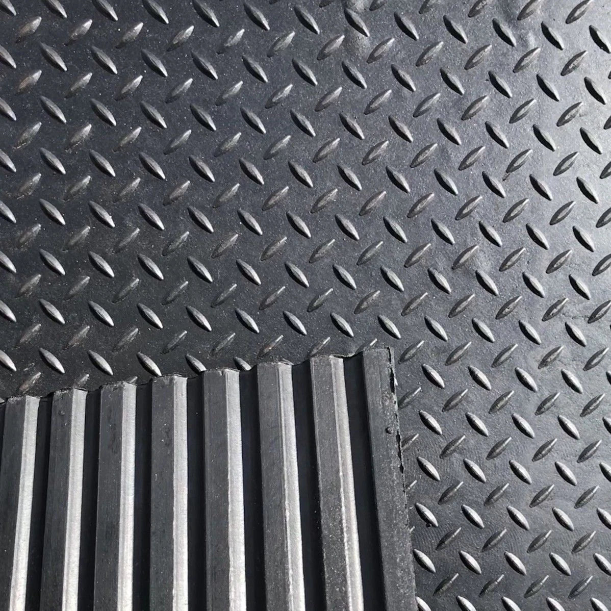Rubber Floor Gym mats Commercial Flooring 12mm x6f x 4ft Checker Top Design