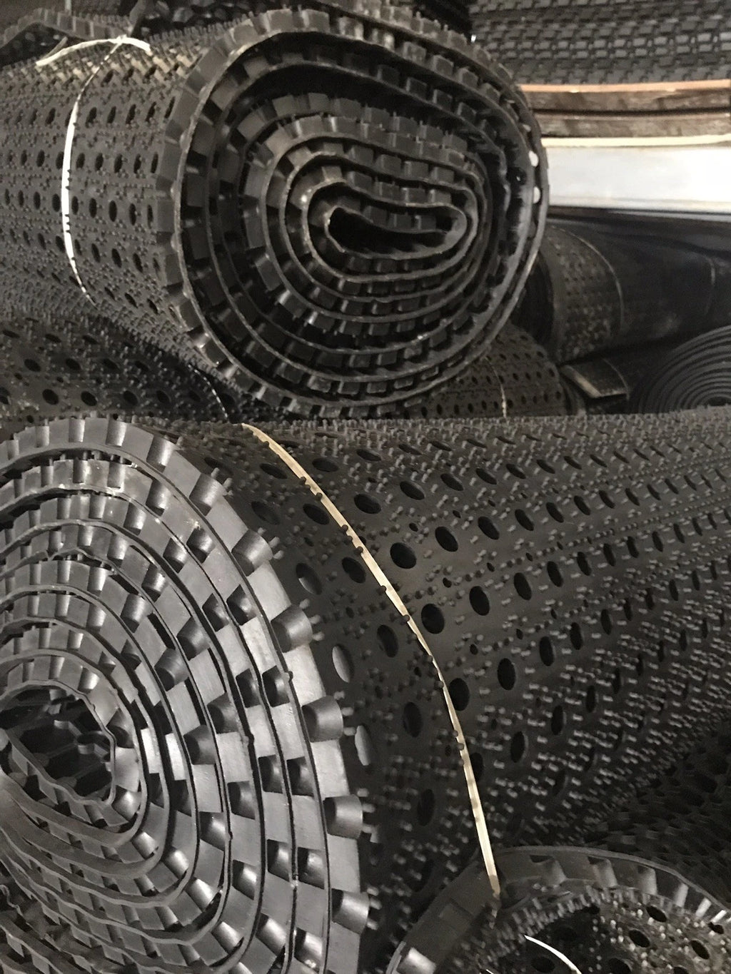 Horse/Outdoor/gateway/Golf-1m widex 10.5m long x 22mm Thick- Long run Rubber Mat