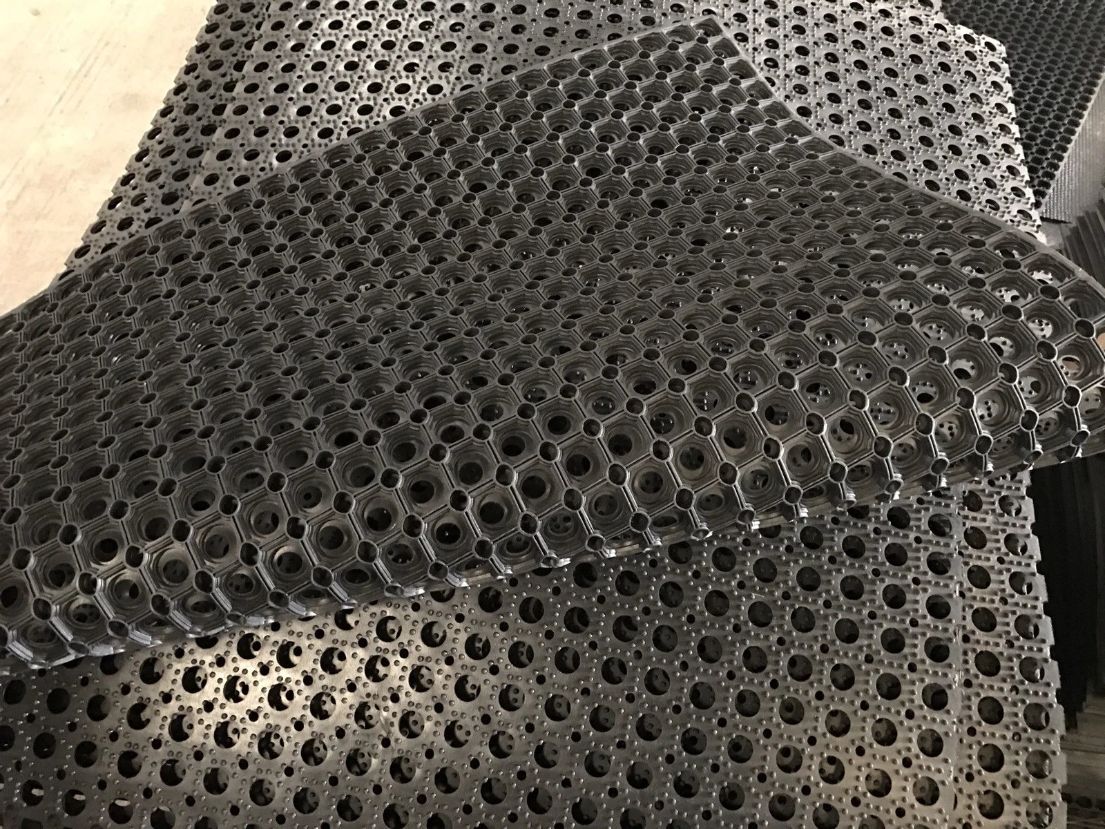 Rubber Grass Mat/Horse Stable/Cow/Pony/gateway 1500mmx1000mmx 22mm Free post
