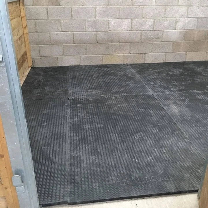 Black Stable Horse Floor Matting EVA 24mm EVA Cushioned Flooring Mats