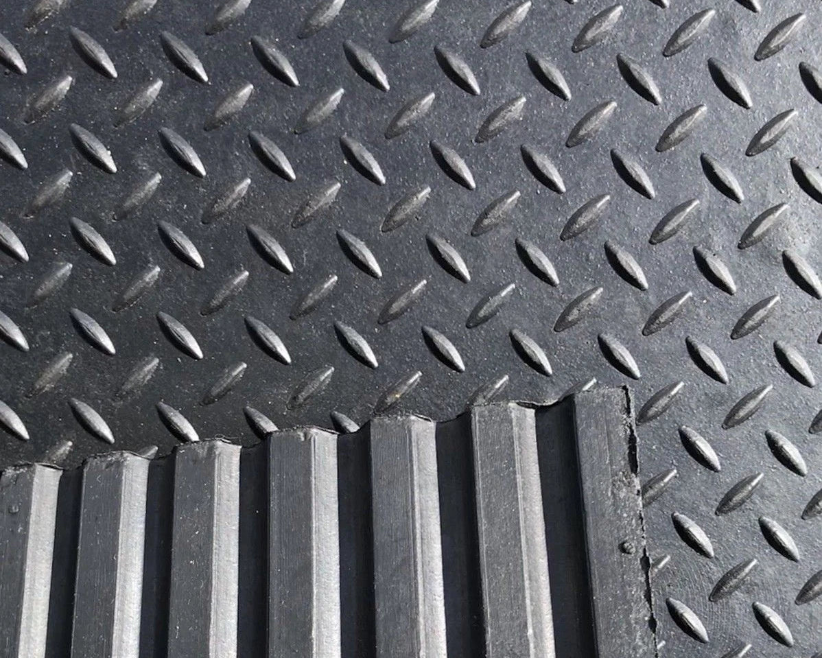 Rubber Floor Gym mats Commercial Flooring 12mm x6f x 4ft Checker Top Design