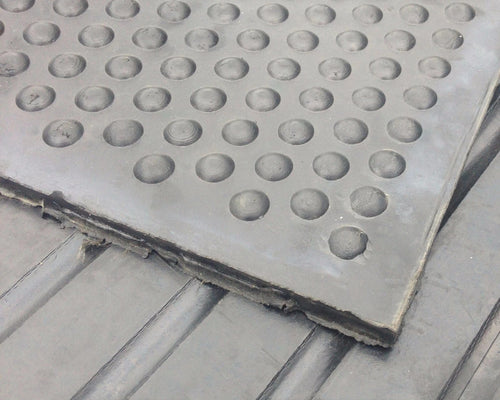 18 Mat Offer | Bubbletop Rubber Stable Matting 6ft x 4ft 12mm Horse Mats