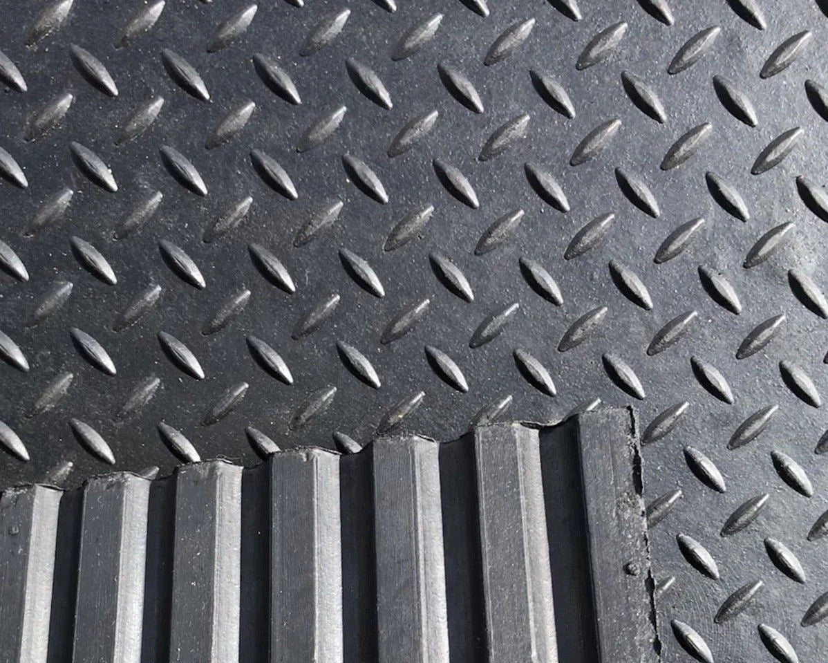 Rubber Flooring Gym mats/horse Box/Tailor/Stables 18 mm(6 x 4) Foot Checker Top