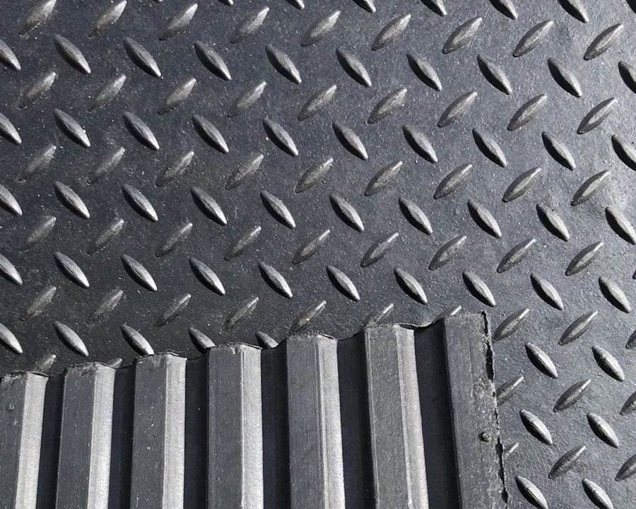 Rubber Flooring Gym mats/horse Box/Tailor/Stables 18 mm(6 x 4) Foot Checker Top