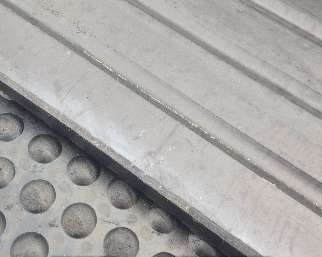 18 Mat Offer | Bubbletop Rubber Stable Matting 6ft x 4ft 12mm Horse Mats