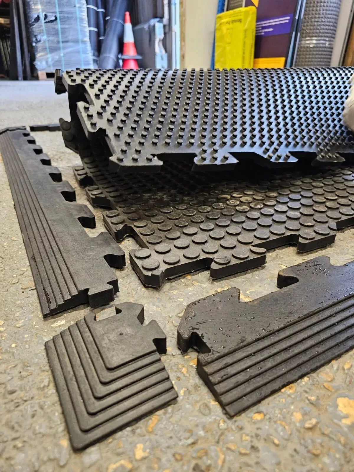 1m x 1m x 20mm Cointop Interlocking Mat with Edge Types