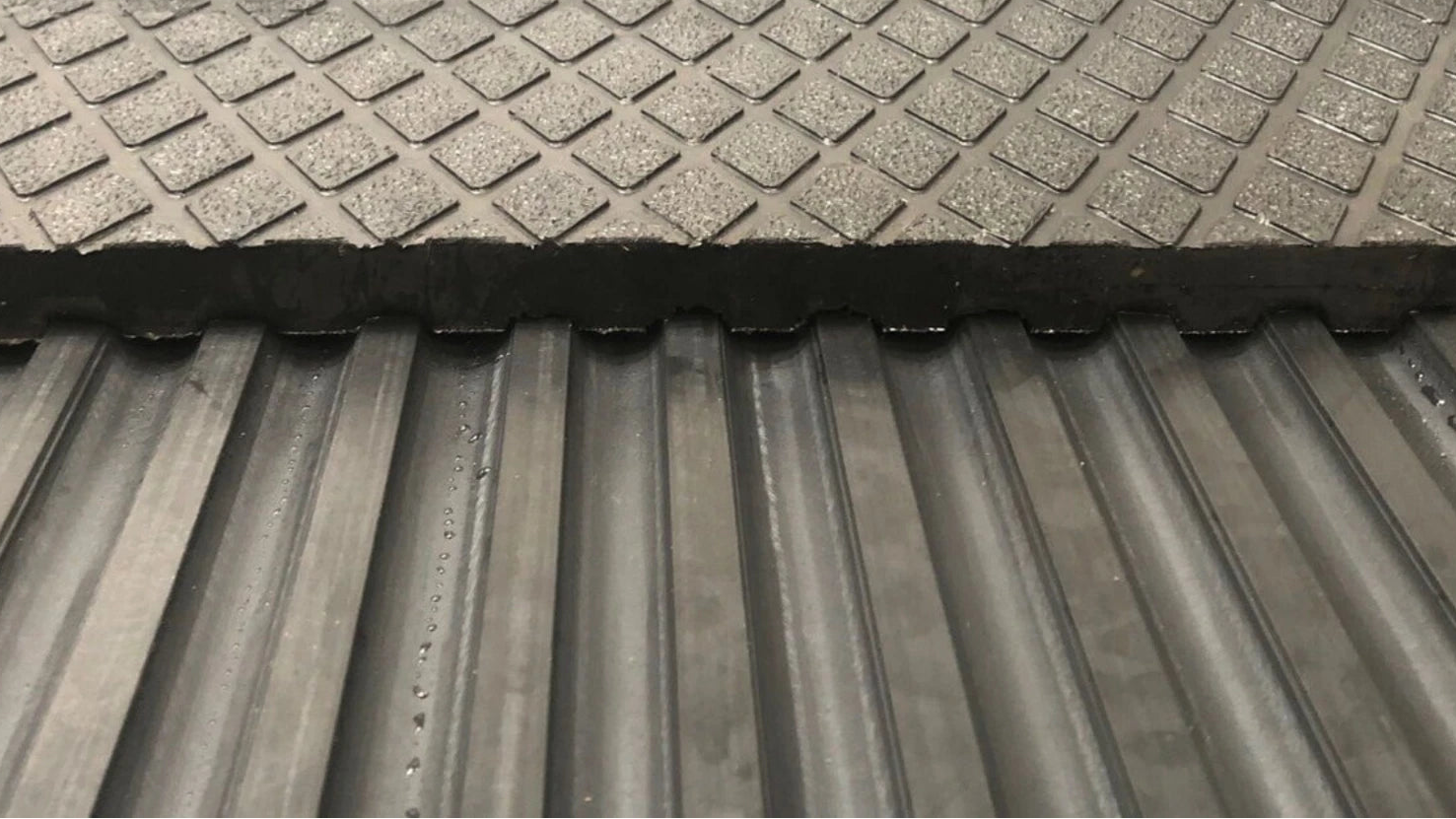 DeltaMart's Diamond Top 12mm x 6'x4' Horse/Cow Rubber Stable Gym Mat
