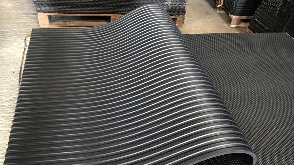 Horse/Pony/ Stable/Cow Rubber Floor Matting 6ftx4ftX12mm/Hammer Top Hard Rubber