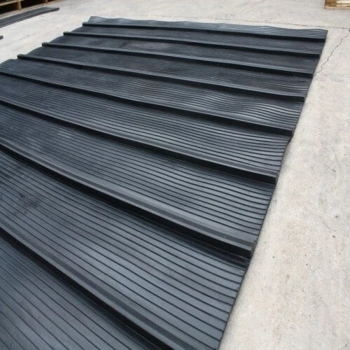 Heavy-Duty Rubber Horse Box Trailer Ramp Mat – 135cm x 109cm